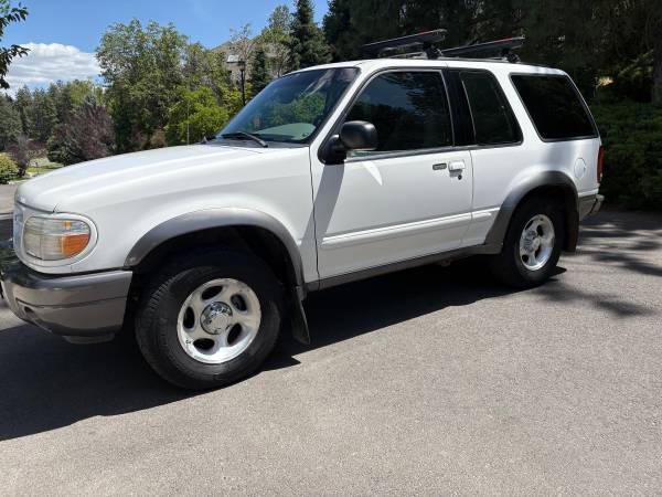 64k miles 2000 Ford Explorer Sport 4wd 2dr 4.0 liter runs perfect Nice - $6,500 (Spokane Washington)63622986663811120