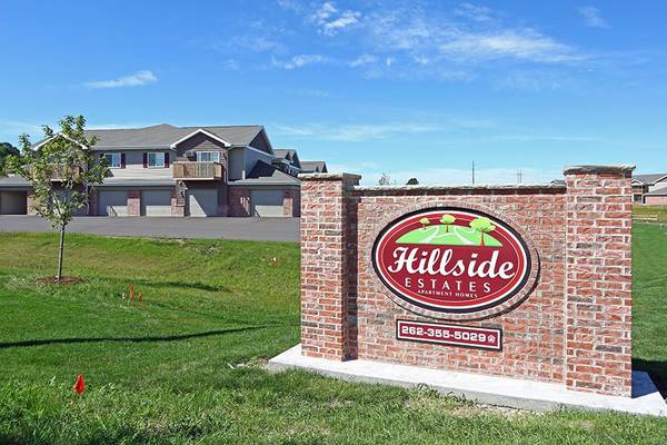 $1,715 / 2br - 1067ft2 - Pre-3-Hillside Estates-1 & 2B/R - Heat & Trash Incl!! (Grafton)63813312307971120