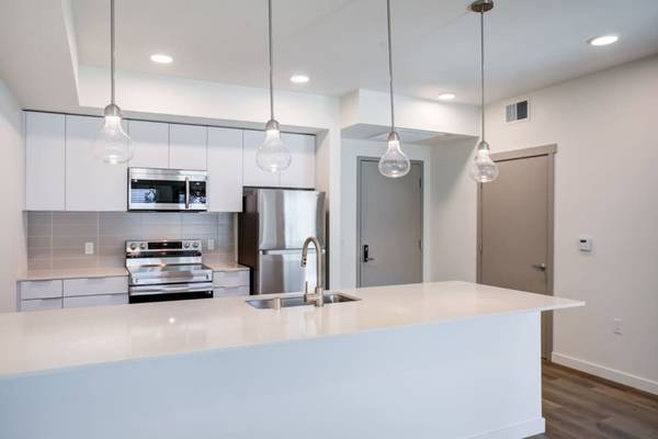 $2,245 / 2br - 942ft2 - 2 habitaciones, suelo estilo madera, club social63844736500225122