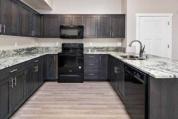 $1,775 / 2br - 1067ft2 - Vinyl Plank Flooring, Vaulted Ceilings, Classic Wainscoting (Nampa)63794993261315122