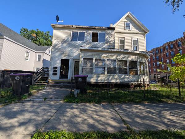 $1,350 / 2br - 900ft2 - Updated 2-Bedroom Apartment – Ready Since October 1st64017045637891120