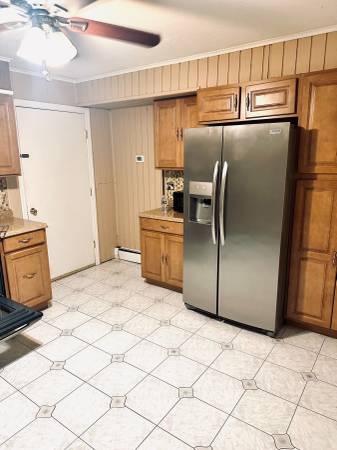 $3,000 / 2br - 1000ft2 - $3000 2 Bed 1 Bath Apt. + Office (1000 Sqft) Utilities Incl. Stamford (Stamford)64033633359746121