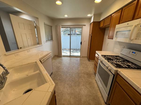$3,895 / 2br - 1293ft2 - 2bd/2.5ba Santa Teresa Townhouse - Available Now! (san jose south)63845956869121124