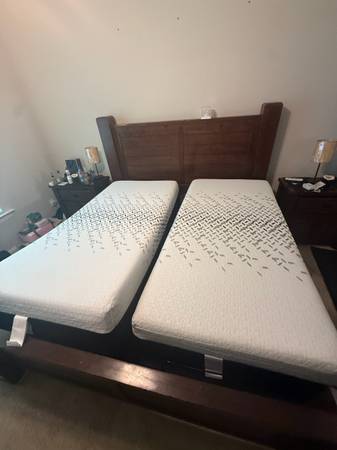 Split King size mattress. 2 Twin XL Nectar  Ultra memory foam bed Retails for 31 1