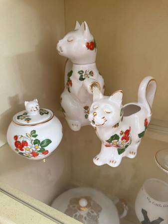 Bone China tea and creamer set 1