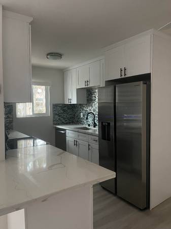 $2,150 / 1br - SPACIOUS 1B/1B W WASHER AND DRYER IN UNIT! A MUST SEE! (San Diego)63841344907395120