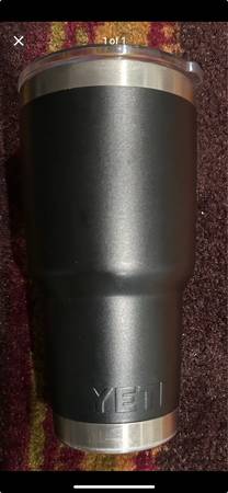 Yeti tumbler Black 24 ounce 1