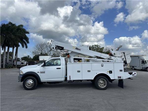 2014 Dodge Ram 5500 4x4, camión con brazo articulado Altec de 45 pies - $44,00063489710263043127