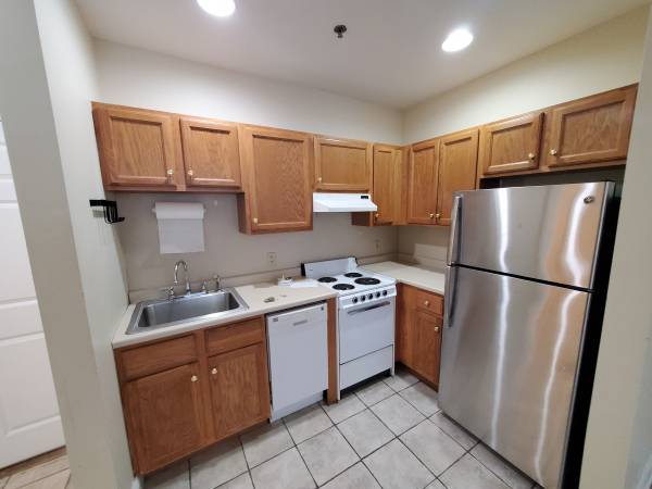 $2,600 / 1br - 625ft2 - ====▶▶ Condo Reformado ▶ Servicios Incluidos ▶ Aire Acondicionado Central ▶ ¡¡SIN COMISIÓN!! (Central Square)63856338012419124