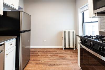 $1,050 Updated Studio! LOCATION LOCATION LOCATION (Edgewater)63959878426370123
