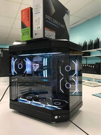 Customized gaming PC Intel Ultra 7/32G Ram/1T SSD/RTX 5070 1