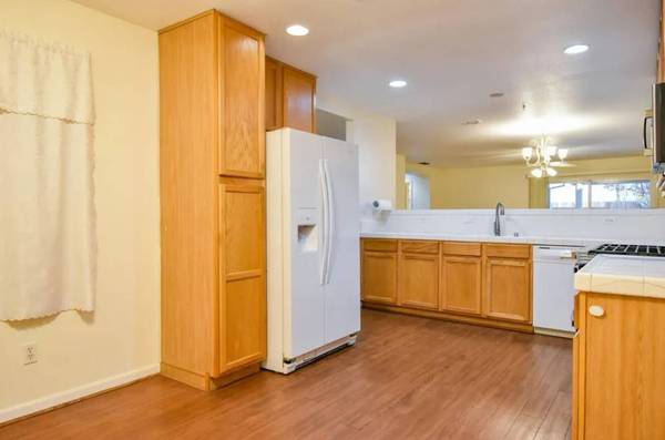 $915 / 1br - Cozy 1BR – near parks, shops & Capitola Village  in Capitola (capitola)64055521891971122