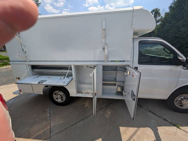 2019 Chevrolet Express 3500, con carrocería CSV de 11' Reading Van - $42,000 (Fridley)63481326501891123