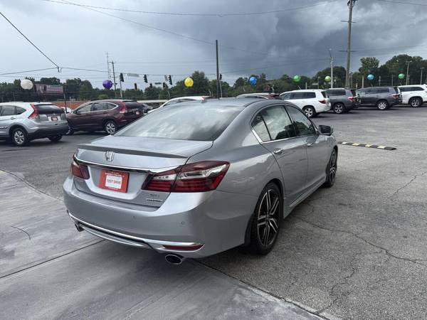 2017 *Honda* *Accord Sedan *Touring Automático* Plata - $1,80063620880912259122