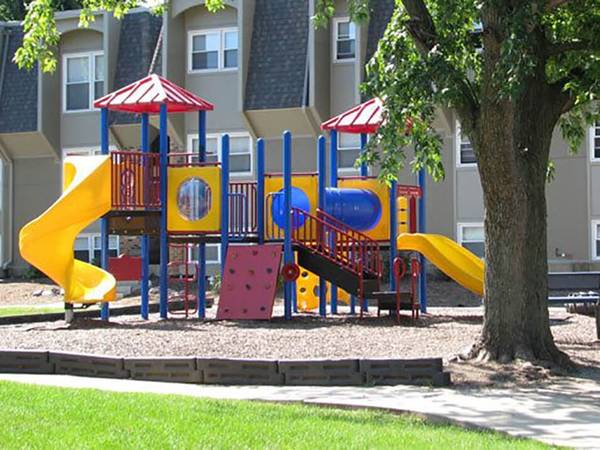 $980 / 2br - 900ft2 - 2/hab, Soportes para bicicletas, ¡Ubicado en Bloomington!63700578025859121