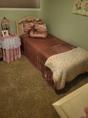 Bedroom set white pine twin solid wood 1