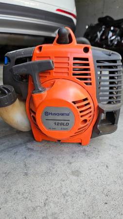 Husqvarna 128LD weed wacker 1