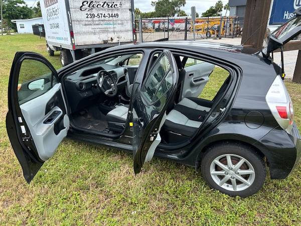 2012 Toyota Prius C - $7,500 (Punta Gorda)63470257012099124