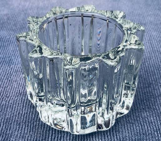 Portavelas de cristal Sunburst vintage de Avon, soporte pesado para velas - $4 (San Diego-Ocean Beach)63471472673795120