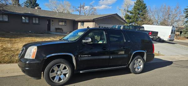 2007 GMC Yukon XL Black SLT 4x4 5.3 Liter V8 4 Speed Auto Suburban - $7,950 (Golden)63612190392835121