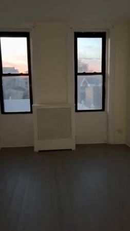 Open bedroom in Maspeth, Queens: looking for a woman to join lease 1