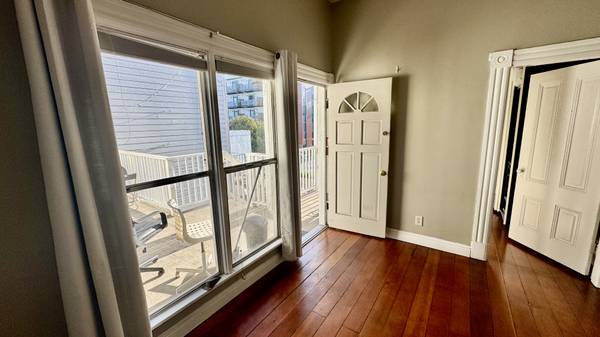 $1,895 / 2br - 800ft2 - Downtown Berkeley- Patio compartido, camina a Cal/todo (berkeley)63870648314243123