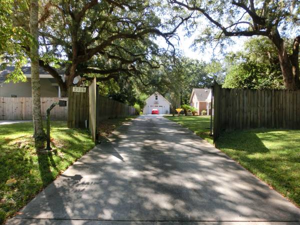 $560,000 / 3br - 2040ft2 - Charming Brick Home on Half-Acre Fenced Oasis w/ Potential ADU/Studio (West Ashley)64016108974722121