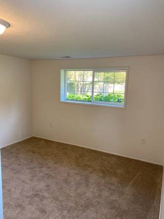 $875 Large rooms in 2,700+ square foot house (Utilities included) (Everett)63885006111105120