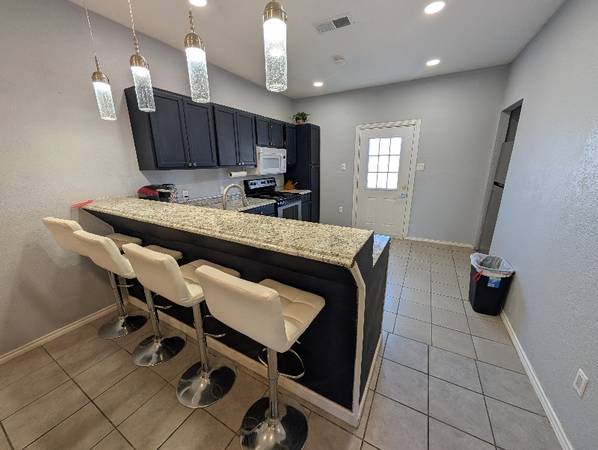 $2600.00 / 3br - 1151ft2 - Newly Remodeled All Inclusive Furnished 3 Bed63622616265219123