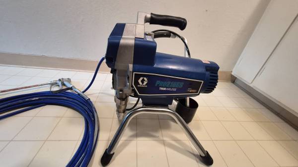 GRACO AIRLESS PAINT SPRAYER 1
