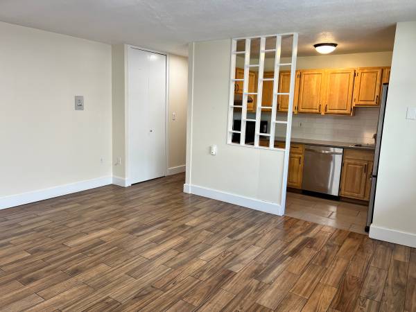 $2,195 / 1br - RENOVATED ONE BEDROOM APARTMENT, INCLUDES ALL, NO FEES, BALCONY 4th FL (BELMONT, WATERTOWN, CAMBRIDGE WALTHAM)63856446673283120