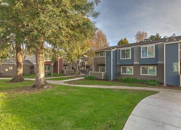 $1,905 / 1br - 644ft2 - Área de comedor separada, electrodomésticos blancos, lavavajillas (401 W. Pine Ave, Lompoc, CA)63663871973377120