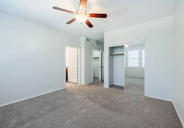 $2,000 / 2br - 1514ft2 - Neat Unfurnished unit available!! (Los Angeles)63700977515139121