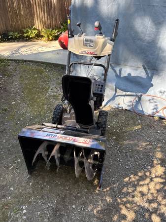 Mtd Gold 24” snowblower 1