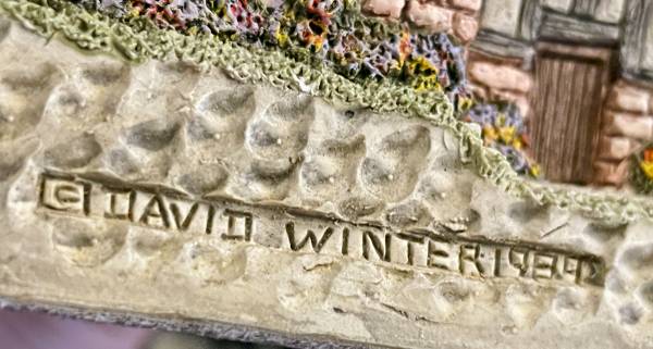 David Winter Cottages - Set of 4 Collectible Houses (1983-1989) 1