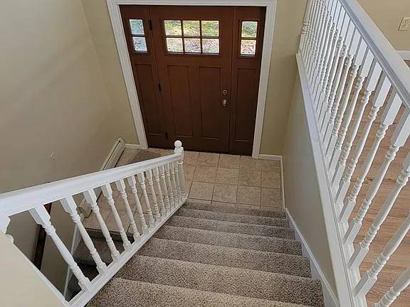 $1,450 / 3br - 2240ft2 - Beautiful Private three bedroom, two full bath house (North Kingstown)64002828501507120