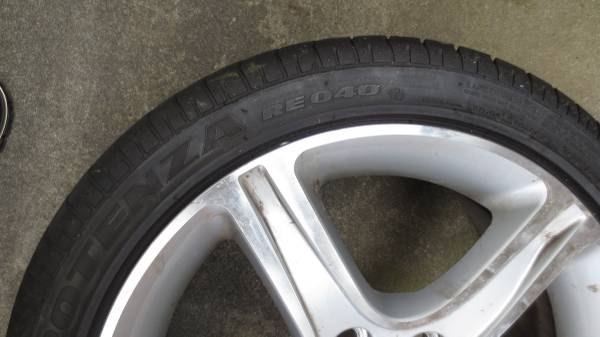 Nuevo neumático OEM Lexus IS300 2001-2005 y llanta de 17" - $140 (sur de San Francisco)63471458305923123