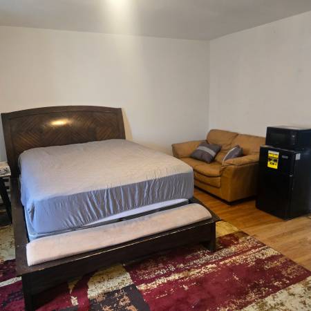 $350 / 1br - XLARGE Studio, Private Bathroom, 1 shared Bathroom with shared Kitchen63854288919299121