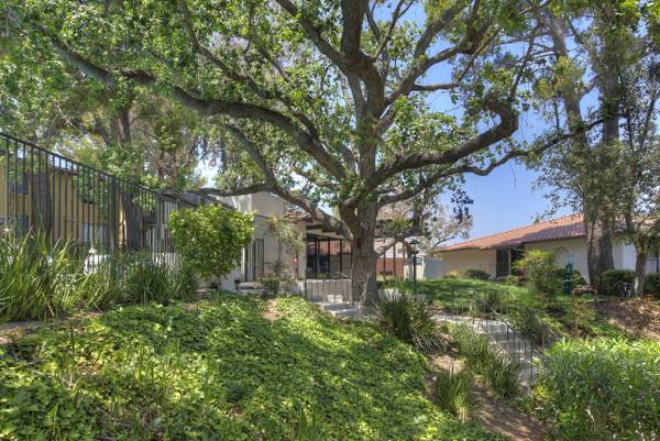 $2,585 / 1br - 756ft2 - Pet Friendly, Sparkling Pool, State-of-the-Art Fitness Center (300 Rolling Oaks Dr, Thousand Oaks, CA)63800711890817122