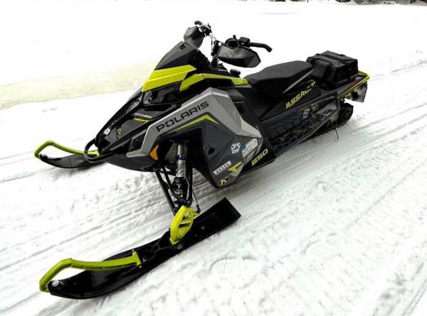 Polaris Assault 850 146 1