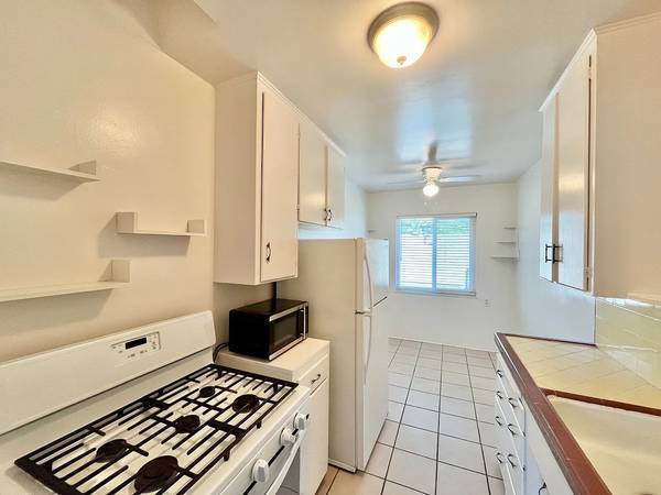 $960 / 1br - 600ft2 - Modern 1-Bed, 1-Bath Upper-Level Home for Comfortable Living (San Diego)63775434465795124