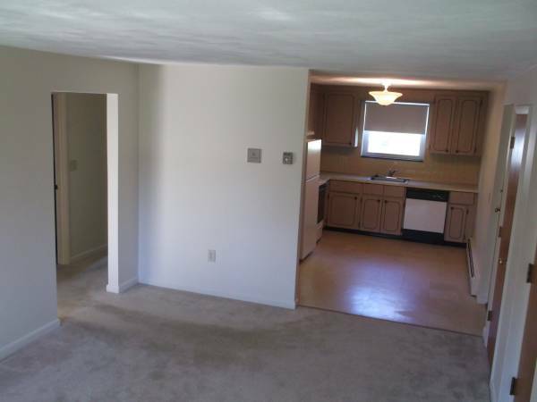 $2,750 / 2br - Sunny 2 Bed available Sept 1 in desirable Newton Corner (Newton Corner)63699276331905122
