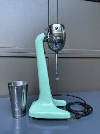 Vintage Hamilton Beach Number Thirty Two Speed Milkshake Mixer - $180 (Mill Creek)63470982164353124