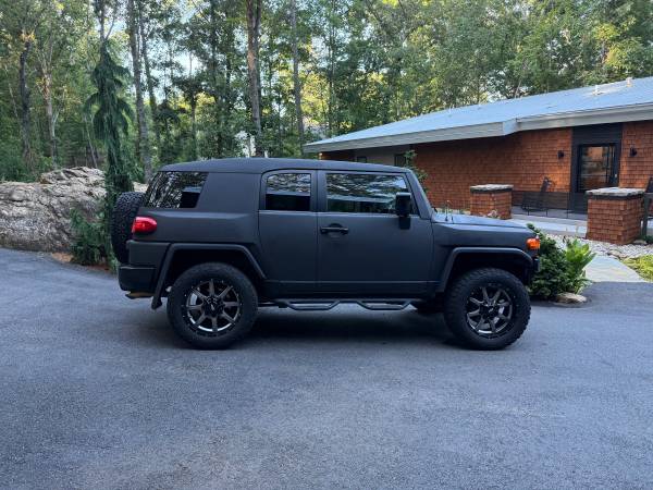 FJ Cruiser - $11,999 (Canton, GA)63620106046979123