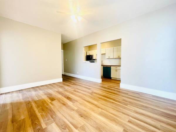$1,600 / 2br - $1,600 / 2br - Renovated 2-Bedroom in Ormond Beach– Just 2 Blocks from (Ormond Beach)63791575563521120
