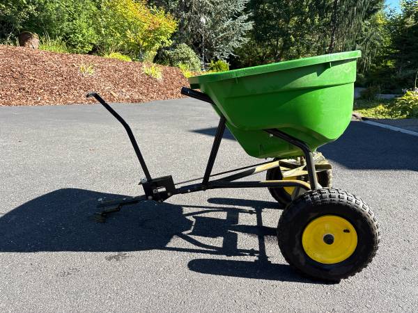 JOHN DEERE BROADCAST SPREADER TOW BEHIND - $125 (Brush Prairie)63471266033667124