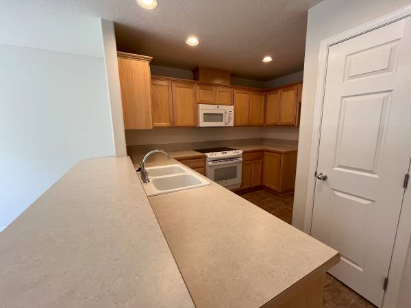 $2,350 / 3br - 1356ft2 - ¡Bienvenido a esta encantadora casa de 3 habitaciones y 3 baños en Forest Grove! (Forest Grove)63672564629379121