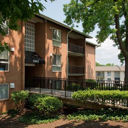 $1,726 / 1br - 800ft2 - Carpet, Online rent pay, In-unit washer/dryer (4905 Southland Ave, Lincolnia, VA)63779442162561122