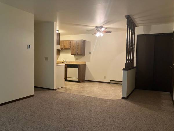 $1,025 / 2br - Two Bedroom Upper Apartment on a Quiet Street (Union Grove)63846717120513123