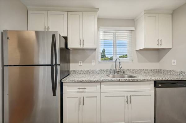 Swimming Pool, Efficient Appliances, Microwave 1